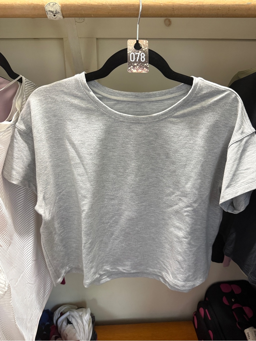 078 lululemon athletica cates t Light Gray Crop Tee